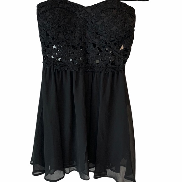 Teeze Me Dresses & Skirts - NWT Teeze Me Black Strapless Dress